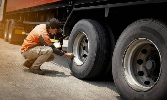 Wymiana opon rolniczych w Wałczu – dlaczego warto wybrać specjalistów?