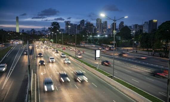 Jakie są najważniejsze elementy systemów kontroli w strefach czystego transportu?