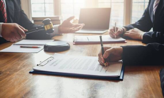 Odszkodowania za wypadki drogowe: na co zwrócić uwagę podczas negocjacji?