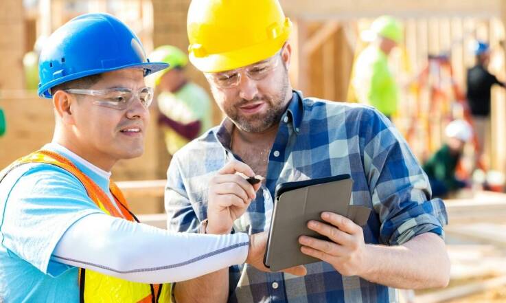 Kierownik budowy w Jaworznie – kluczowa postać w realizacji projektów komercyjnych