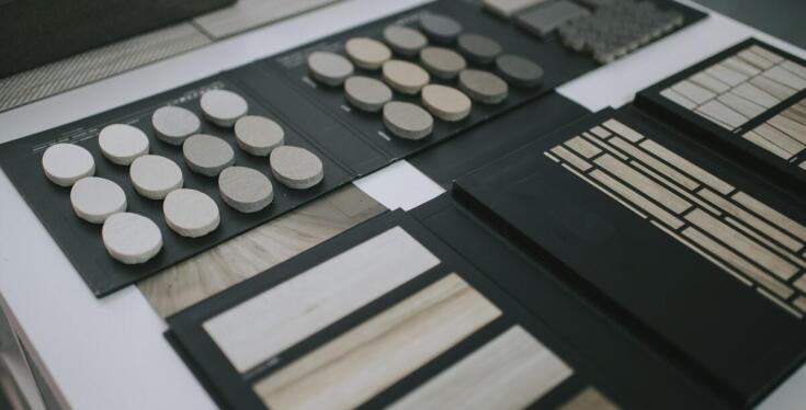 Ryflonowe vs. frezowane – które fronty wybrać do swojego domu?