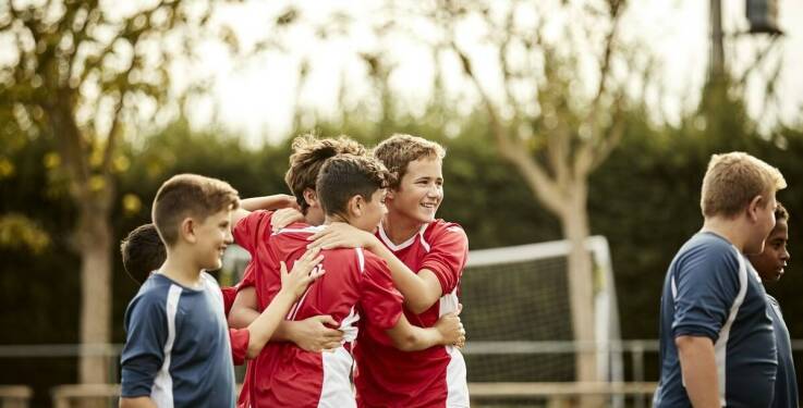 Dlaczego warto zapisać dziecko na zajęcia sportowe?