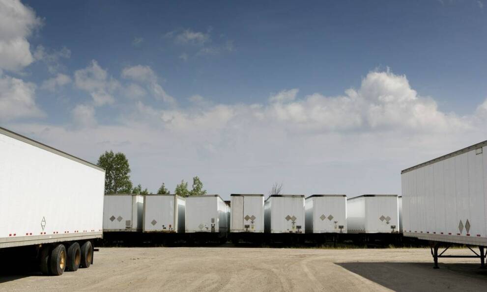 Czym kierować się przy wyborze firmy transportowej dla pojazdów?