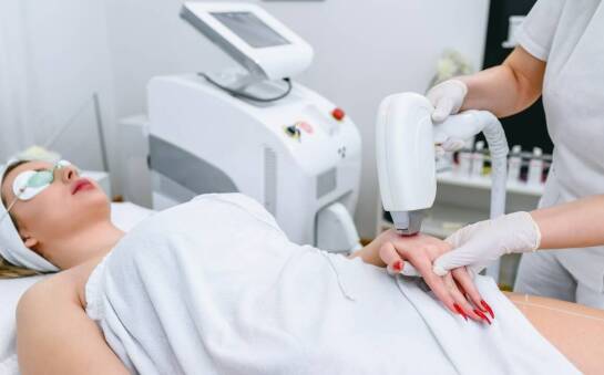Depilacja laserowa a podrażnienia po goleniu - rozwiązanie problemu