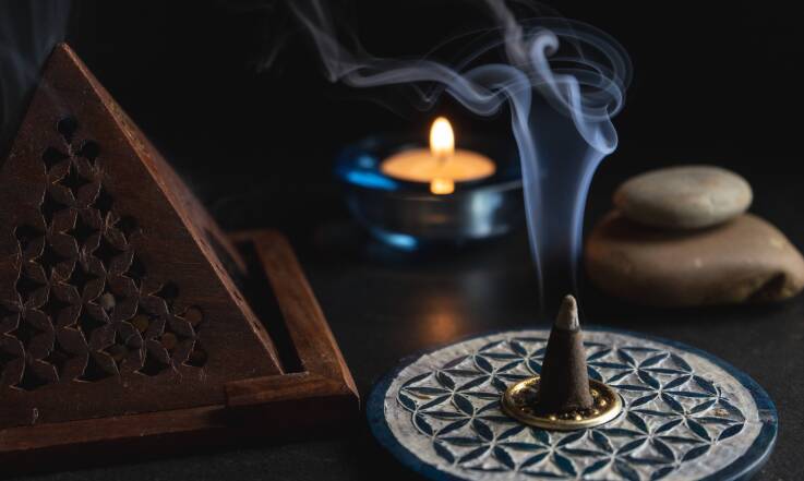 Jak wybrać kadzidła do medytacji i na co zwrócić uwagę podczas zakupu?