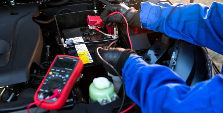 Jak wygląda proces diagnostyki i naprawy instalacji elektrycznych w pojazdach?