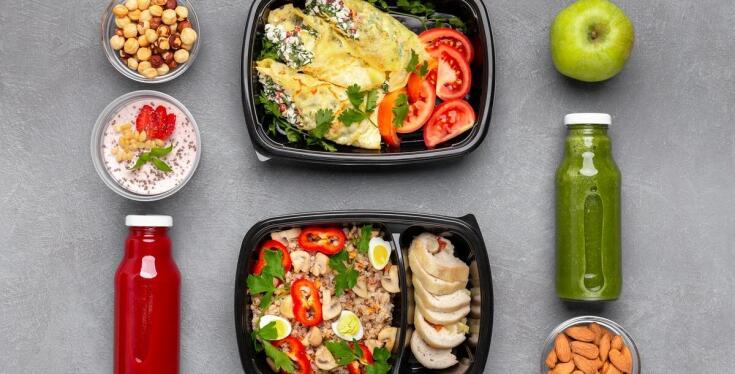 Jak zbilansowane menu cateringowe wpływa na wydajność pracowników?