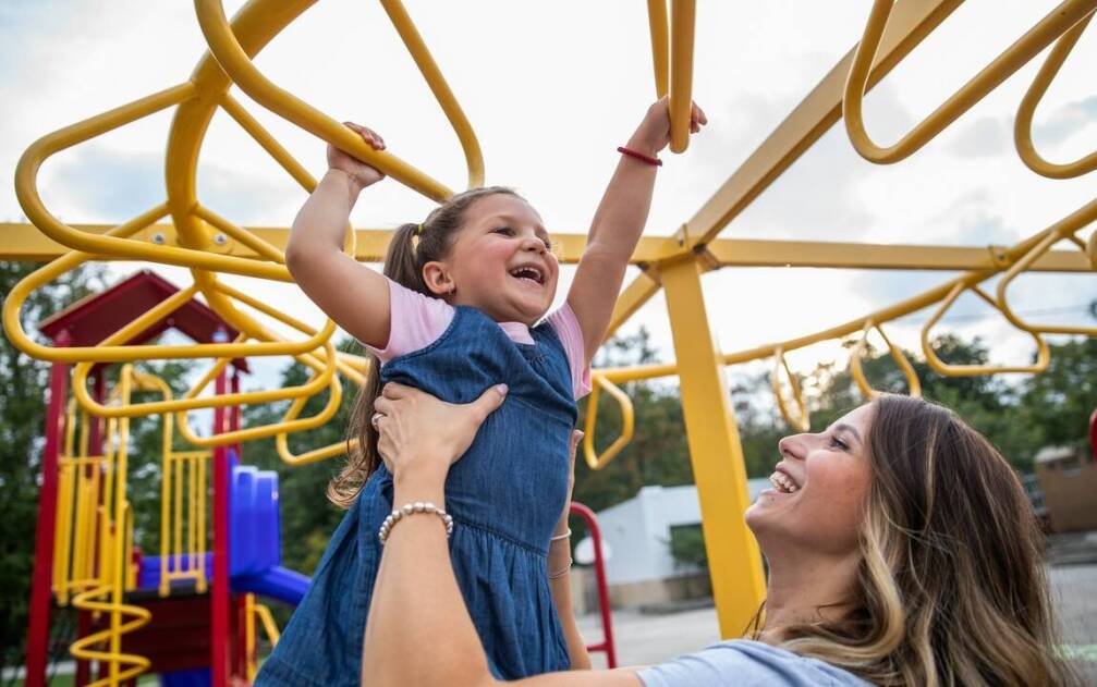 Wybór odpowiednich materiałów w produkcji placów zabaw