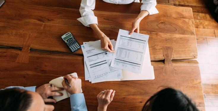 Kredyty dla firm – jakie są korzyści współpracy z doradcą finansowym?