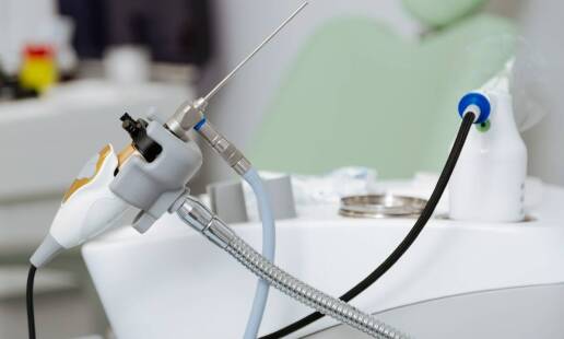 Jakie są różnice w przebiegu rekonwalescencji po laserowym i tradycyjnym podcinaniu wędzidełka?