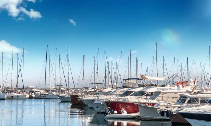 Czarter jachtu na Mazurach – jak wygląda pomoc w przypadku awarii?