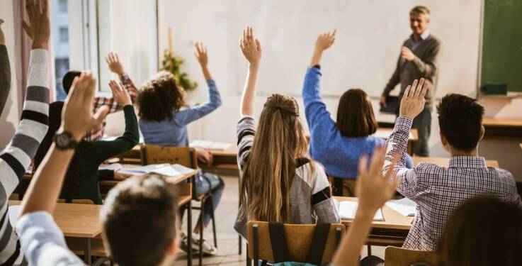 Wybór odpowiednich mebli audiowizualnych do sal lekcyjnych