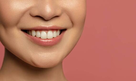 Jak długo utrzymują się efekty wybielania zębów u dentysty?