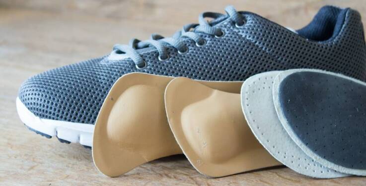 Jakie są korzyści z noszenia wkładek ortopedycznych w codziennym życiu?