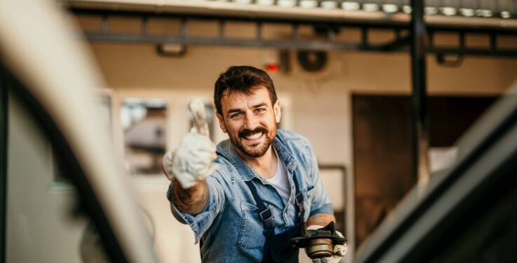 Mobilna regeneracja szyb samochodowych – czy to się opłaca?