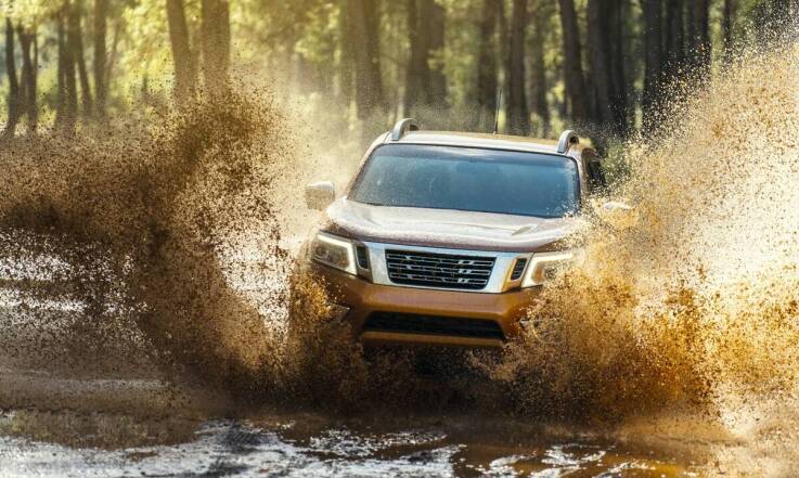 Jak Audi RS Q8 radzi sobie w trudnych warunkach drogowych?