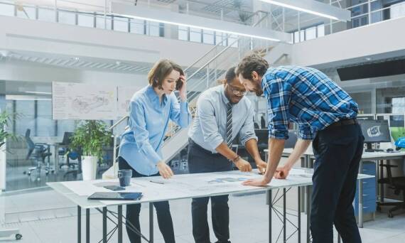 Pracownicy ze wschodu - jak wspierają innowacje w projektach elektrycznych?