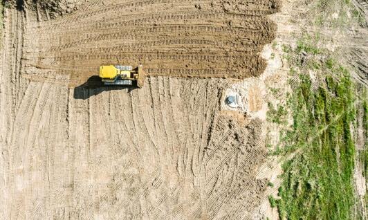 Podział działki a planowanie inwestycji: jak geodeta może pomóc uniknąć problemów?