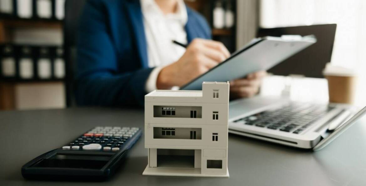 Proces wynajmu mieszkania krok po kroku – jak może pomóc pośrednik?