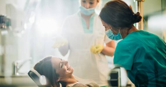 Jakie badania diagnostyczne są niezbędne przed wszczepieniem implantów?