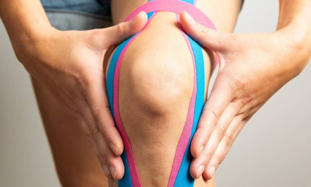 Kinesiotaping jako jedna ze skutecznych metod wspierania terapii leczenia bólu. Na czym polega?
