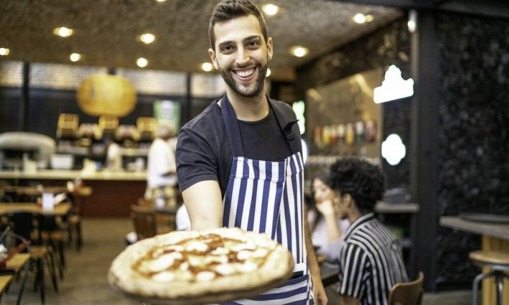 Jakie są zalety zamawiania pizzy w naszej pizzerii na Ratajach?