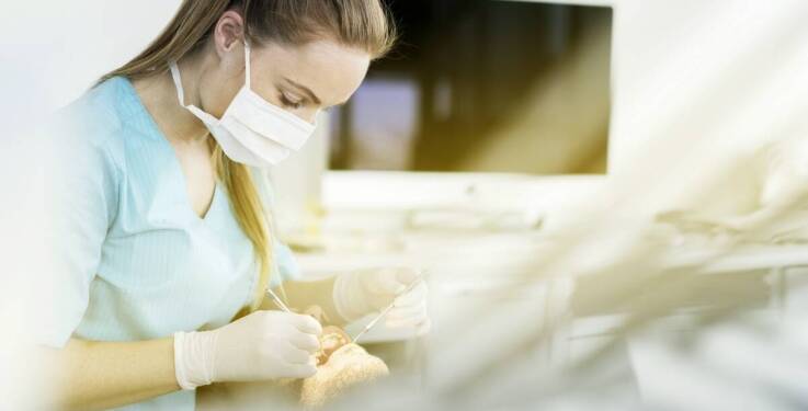 Jakie są najczęstsze problemy stomatologiczne i jak dentysta na Gocławiu im zaradza?
