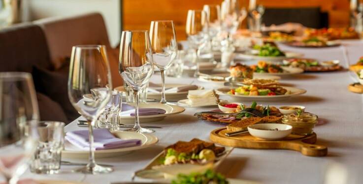 Elegancka restauracja przy hotelu – kulinarne doznania i więcej