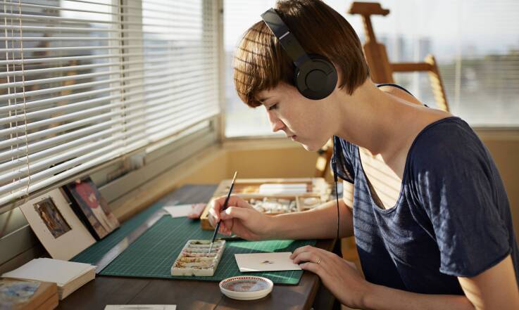 Jak namalować muzykę, by uchwycić dźwięk kolorem i ruchem pędzla