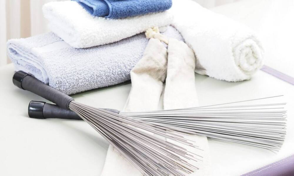 Kiedy warto zastosować jednorazowe opaski kosmetyczne w salonach piękności?