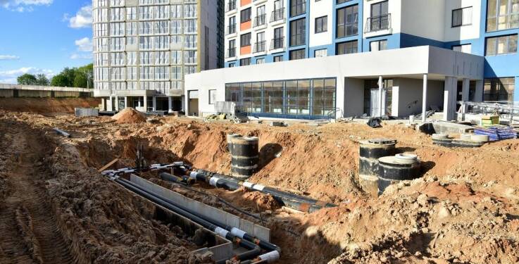 Dlaczego warto zainwestować w drenaż budynków na etapie planowania budowy?