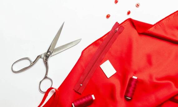 Jakie tanie tkaniny na metry wybrać do szycia dziecięcych ubrań?