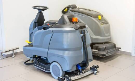Różnice między modelami automatów szorująco-zbierających dla małych i dużych powierzchni