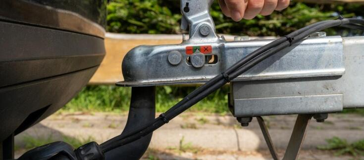 Co warto wiedzieć przed wynajmem auto lawety?