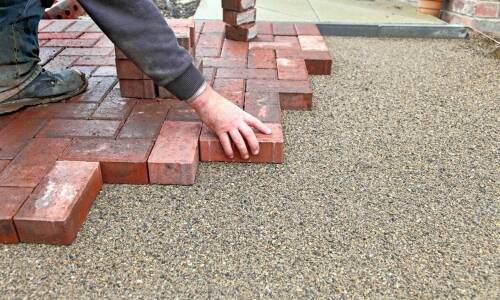 Zalety korzystania z profesjonalnych usług brukarskich