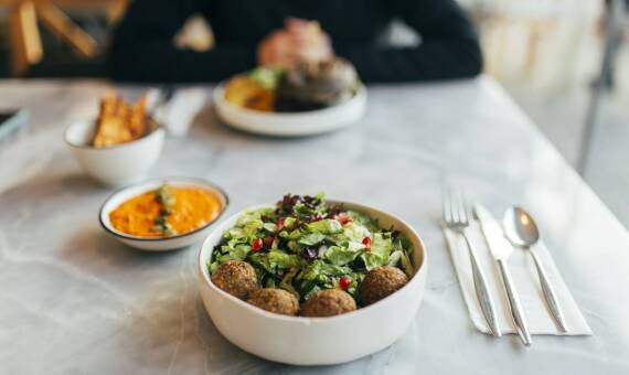 Dlaczego kebab w Kórniku to doskonały wybór na lunch?
