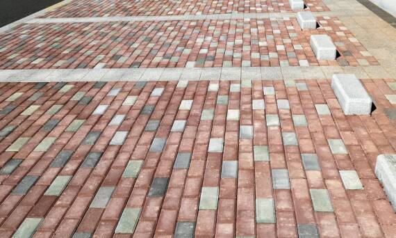 Jak usługi brukarskie wpływają na bezpieczeństwo przestrzeni miejskich?