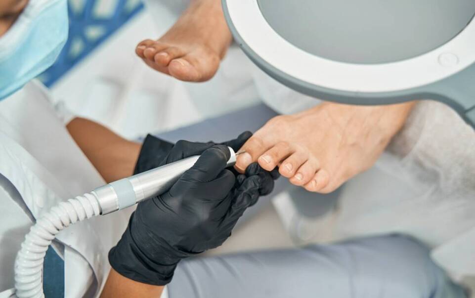 Jakie są najczęstsze błędy podczas wykonywania pedicure bielany?