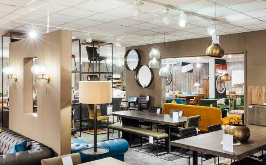 Jak dostosować ekspozytory metalowe do różnych grup docelowych?