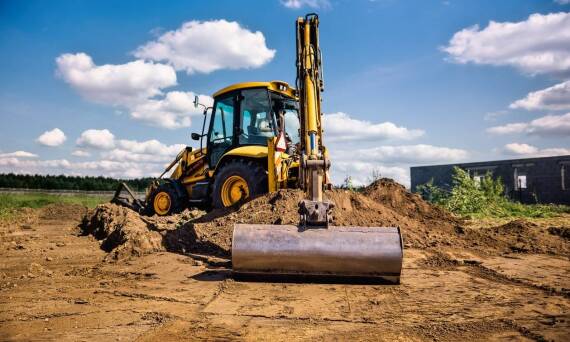 Wykorzystanie minikoparki do przygotowania terenu pod systemy odwodnień