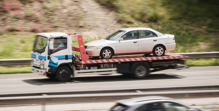 Szybka wymiana opon w trasie – jak działa nasza pomoc drogowa?