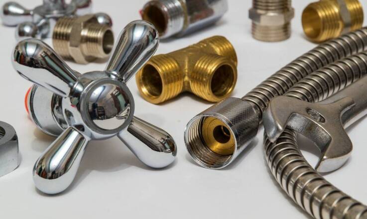 Armatura łazienkowa – jakie materiały są najbardziej trwałe?