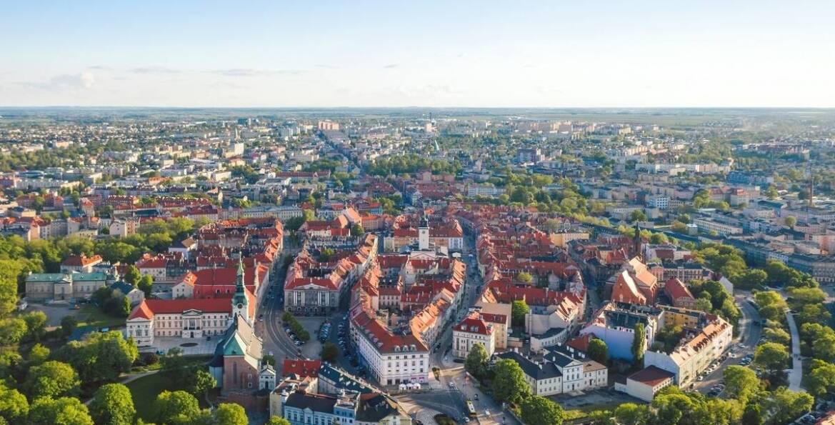 Jakie są kluczowe czynniki wpływające na decyzję o zakupie mieszkania?