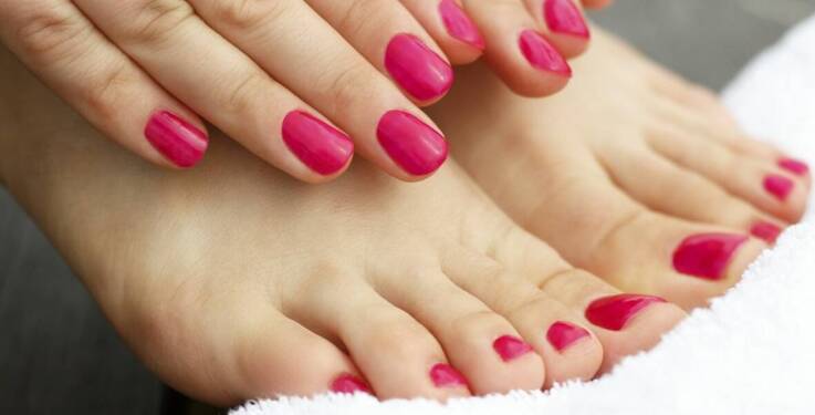 Jak pedicure hybrydowy może podkreślić Twoją osobowość?
