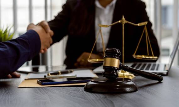 Rola prawnika w sprawach o przestępstwa narkotykowe – dlaczego warto skorzystać z pomocy?