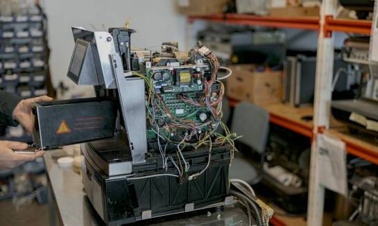 Kasy fiskalne a przepisy prawne – co warto wiedzieć przed zakupem?