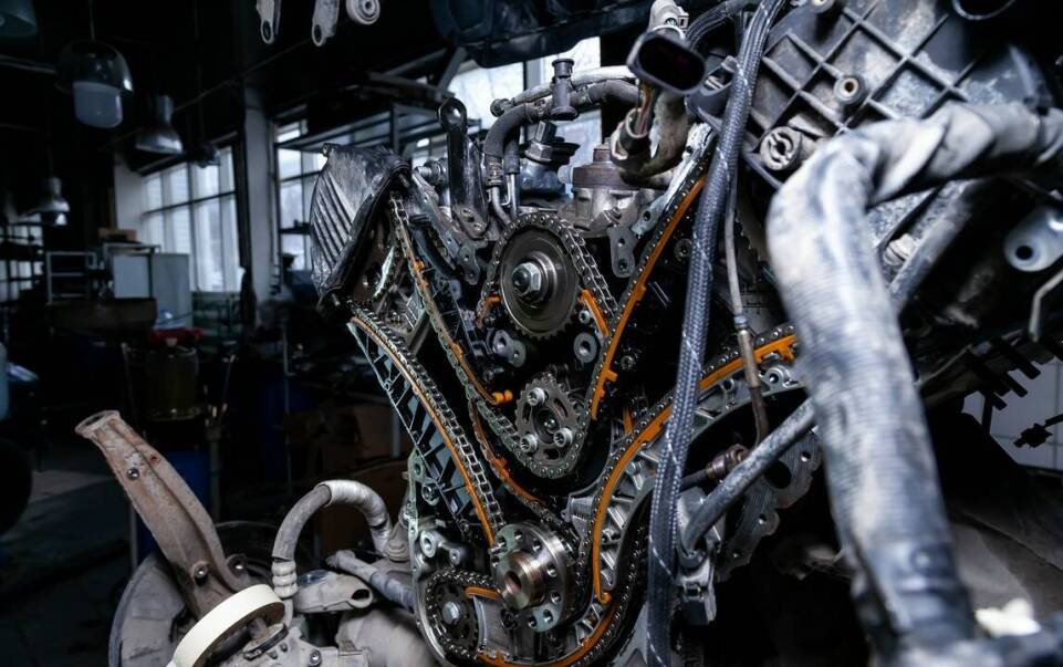 Jakie są najczęstsze objawy zużycia przekładni kierowniczej?