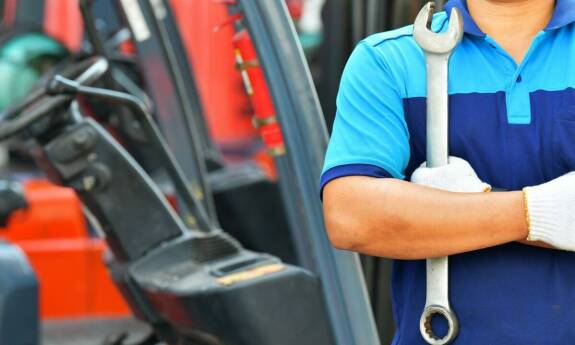 Serwis wózków widłowych: jakie usługi są dostępne dla Twojej floty?