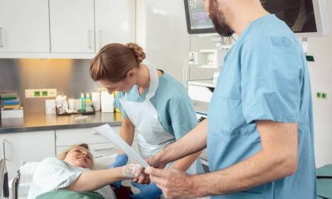 Jak opatrunki na odleżyny zwalczają bakterie gram-ujemne i gram-dodatnie?