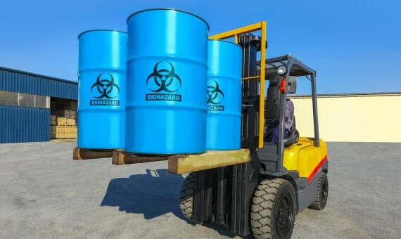 Co wyróżnia profesjonalne usługi odbioru odpadów chemicznych?